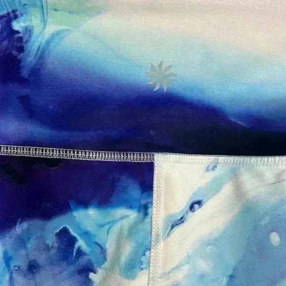 Athleta High Rise Fuji Chaturanga Cropped Capri Legging Size Medium Blue White - Picture 4 of 11